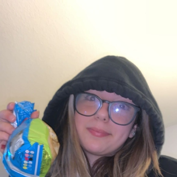 Meet your Posher, Alexandra - Picture 1 of 1